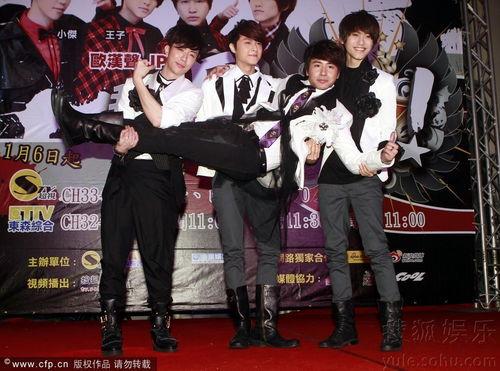 天天向上欧弟视频,欢乐互动，笑料百出