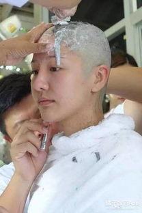 模特被剃光头视频,勇敢挑战自我,展现无畏风采