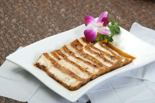 卤水点豆腐是视频,传统工艺的神奇魅力